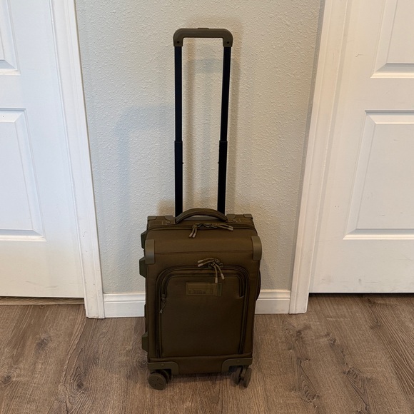 Dagne Dover Seattle Carry-On Luggage Suitcase in Dark Moss (Green) 20.5” (EUC) - Picture 9 of 13